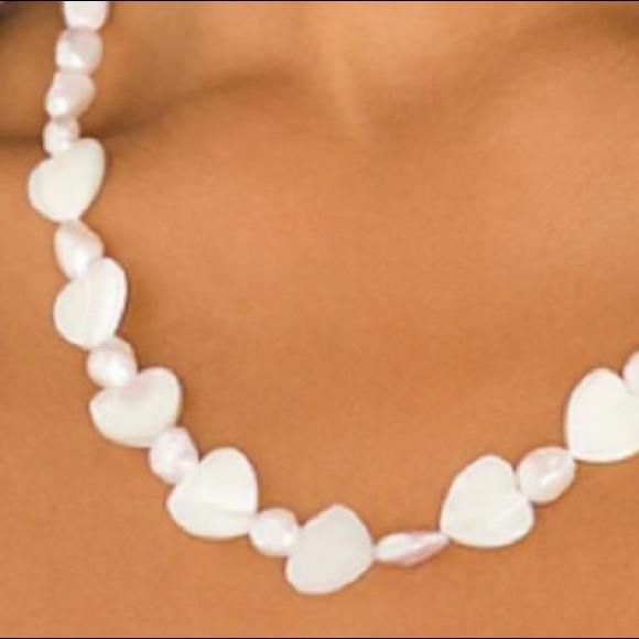 Revolve Mother of Pearl Necklace of Hearts and Freshwater Pearls by Ettika. New! - Picture 3 of 6